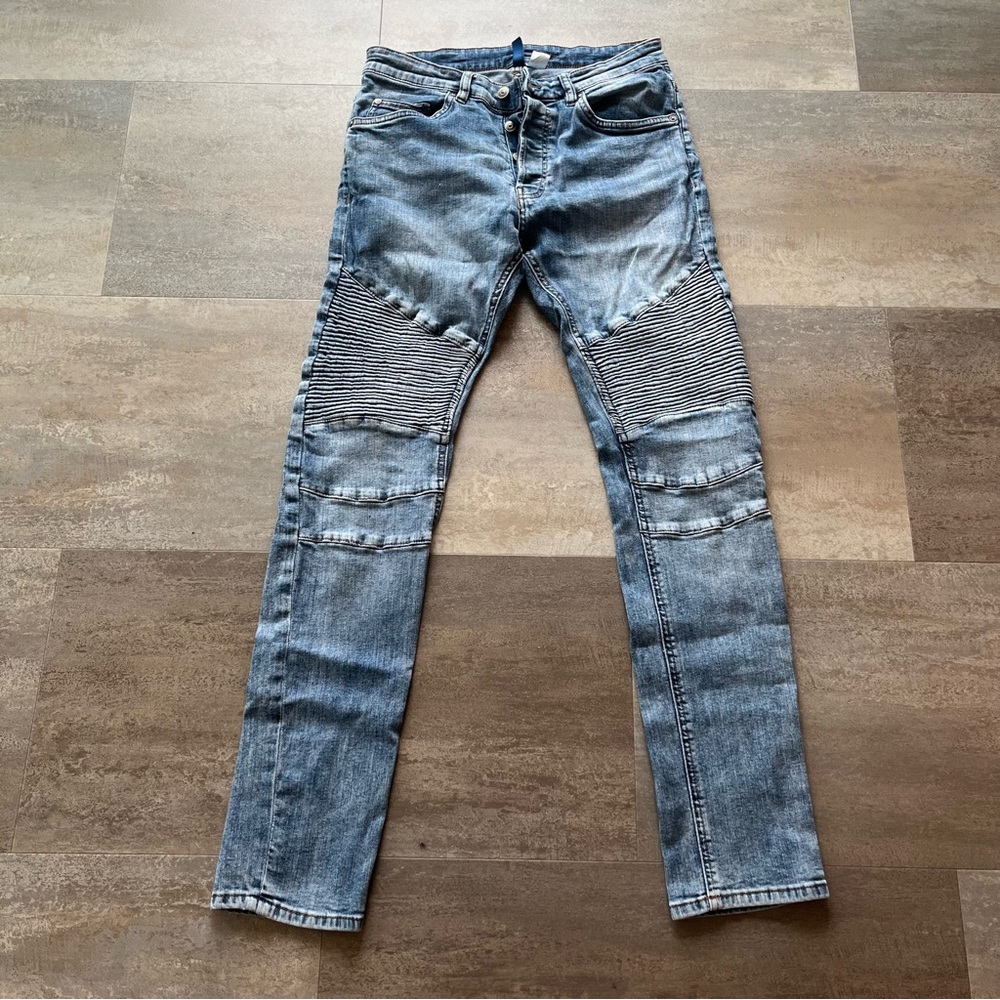 Men’s Divided by H&M blue Jeans. Skinny cut. Very stylish. Size 30.